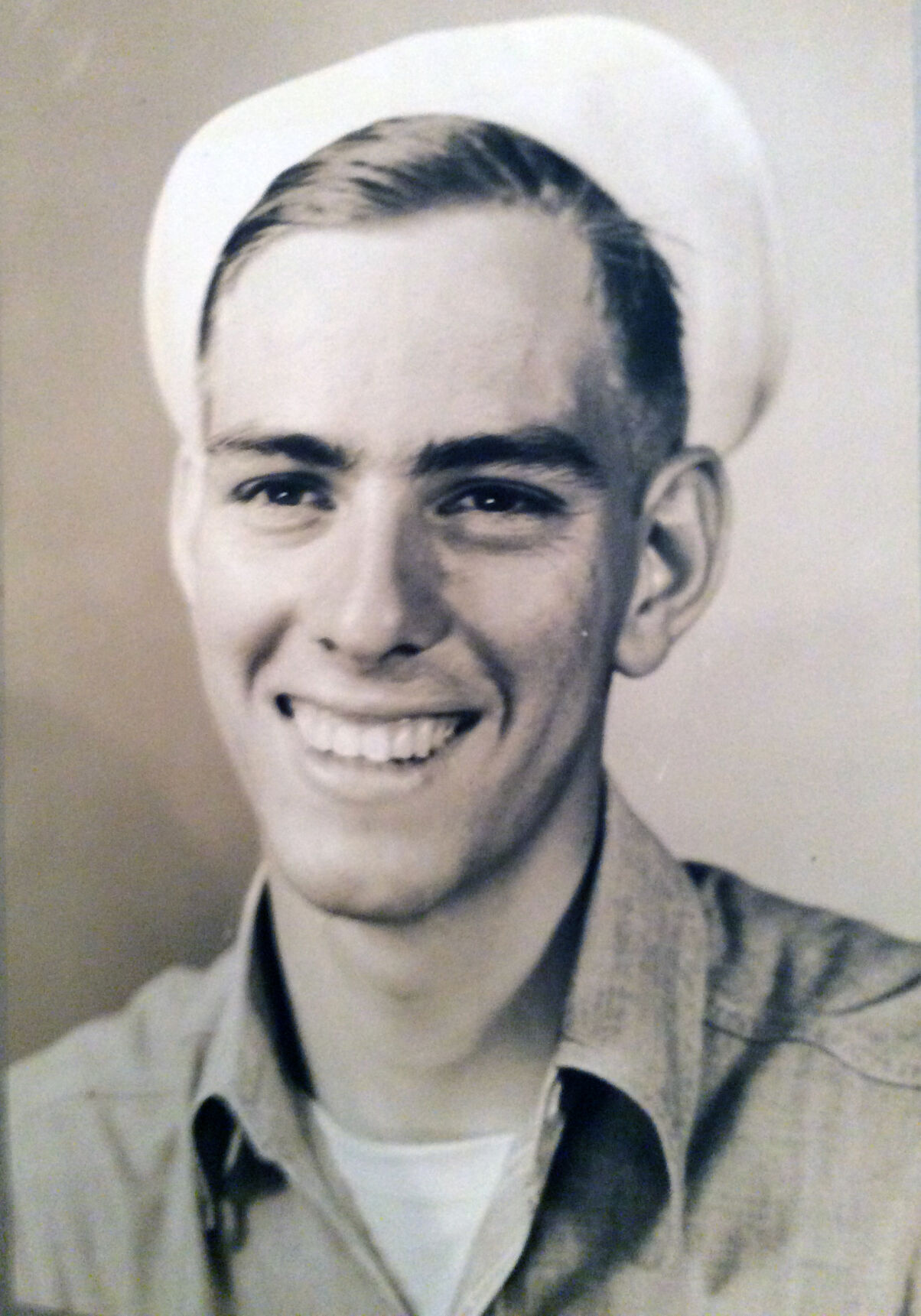 A young Marlow Jacobsen during his service in WWII.